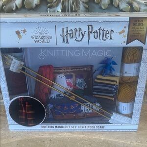 NIB Harry Potter Gryffindor Scarf Knitting Magic Kit